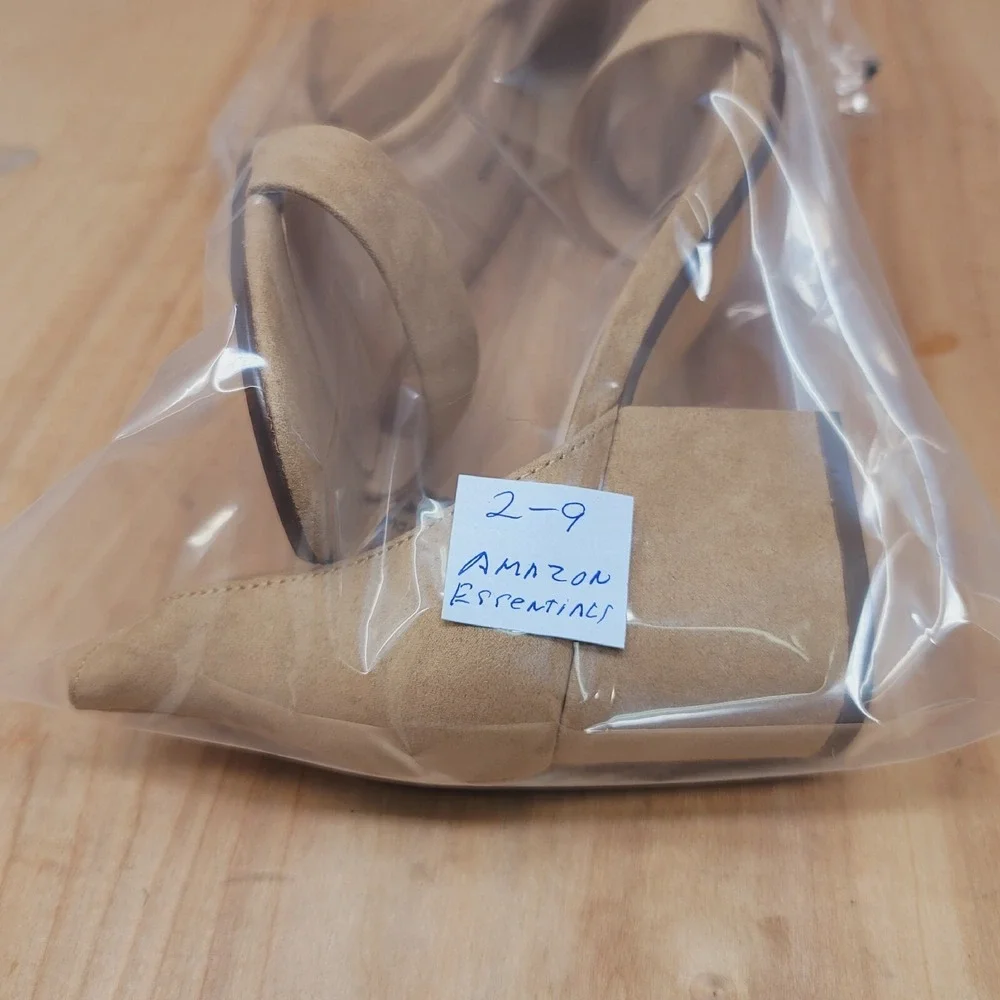 Amazon Essentials Womens Sandals Sz 9 M Beige Block Heels Ankle Strap Buckle